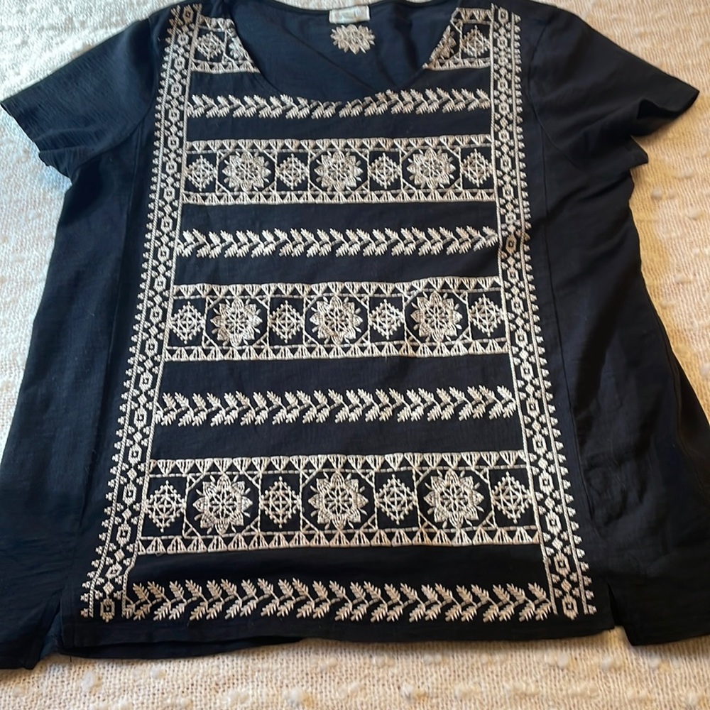 Garnet Hill Women’s Embroidered T-Shirt